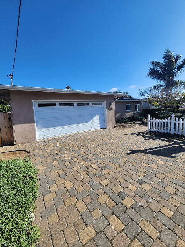 Primary Photo - Adorable Single Level 3 Bed, 2 Bath Arroyo...