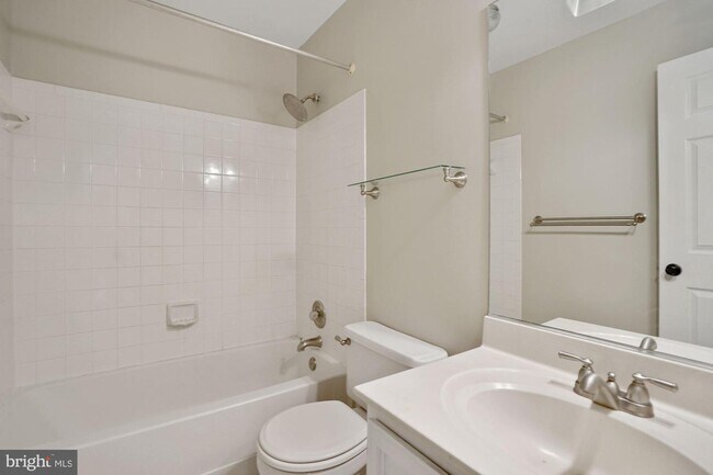 Building Photo - 5136 Glen Meadow Dr