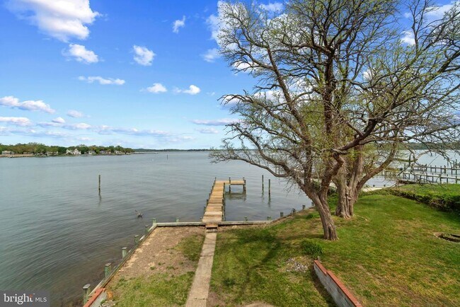 Primary Photo - 1072 River Bay Rd