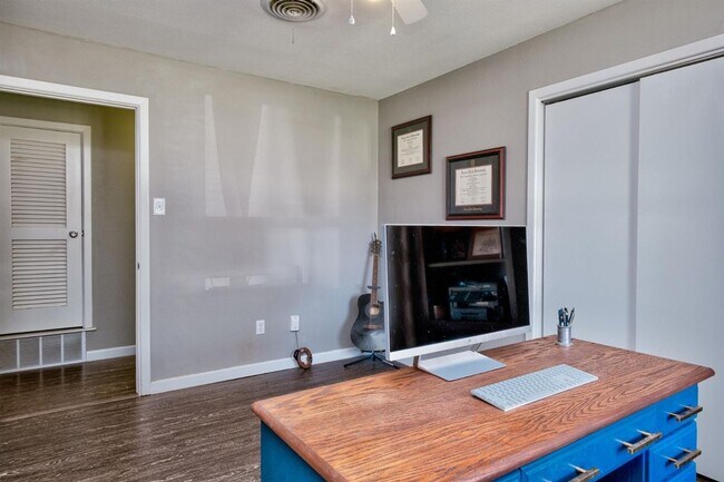 Building Photo - Pre-Leasing - 3 bed 2 bath