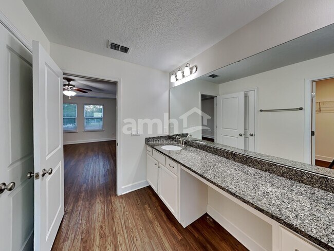 Building Photo - 221 Crestrun Loop