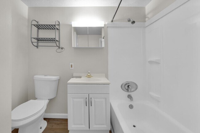 Building Photo - 439 Walnut St