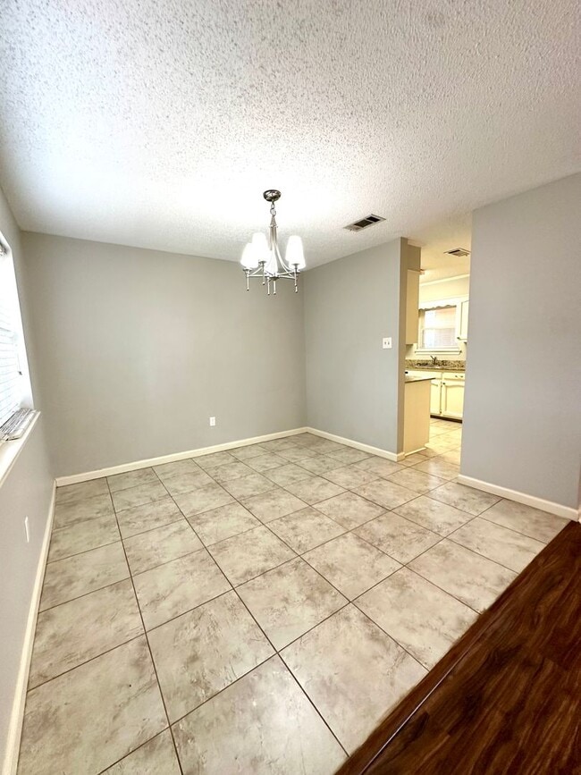 Building Photo - 3BR 2BA Jason Dr. Denham Springs