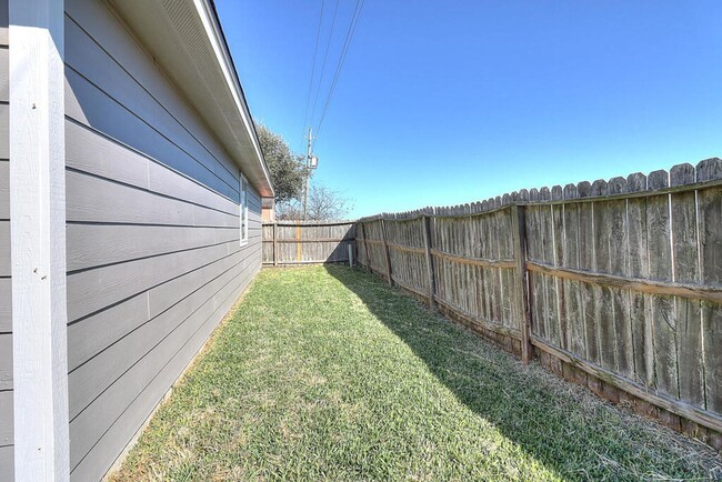 Building Photo - 2334 Mystic Star Dr