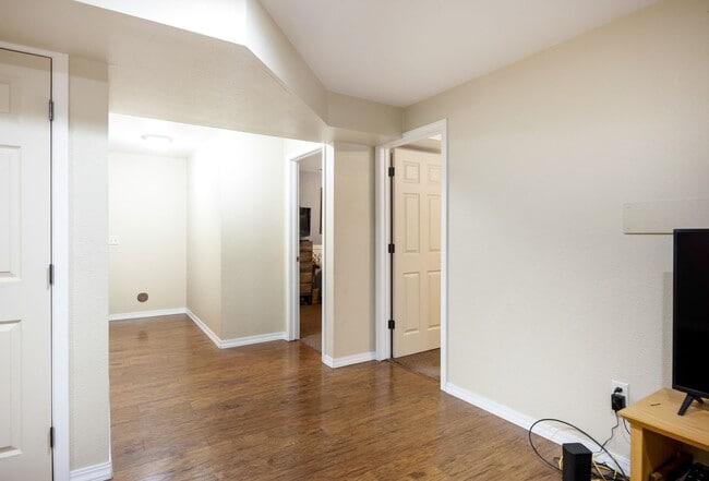 Building Photo - Gorgeous 4 Bed / 3 Bath Home on Hermione Lane!