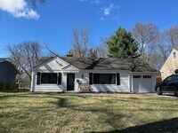 Building Photo - 2324 W 79th Terrace