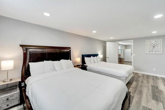 Building Photo - 8820 Rocky Creek Dr