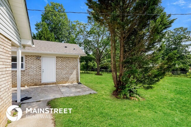 Building Photo - 8013 Hemby Wood Dr