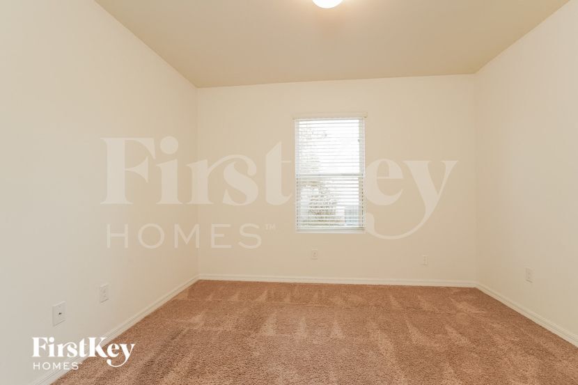 Building Photo - 1306 SE 19th Terrace