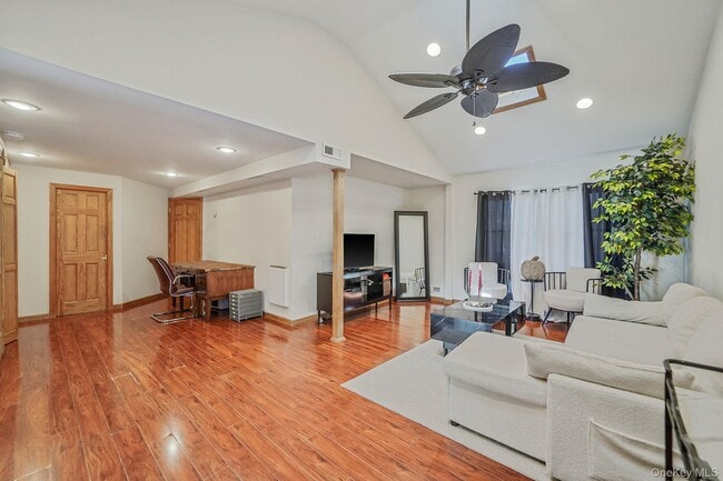 Building Photo - 44 Fourth St