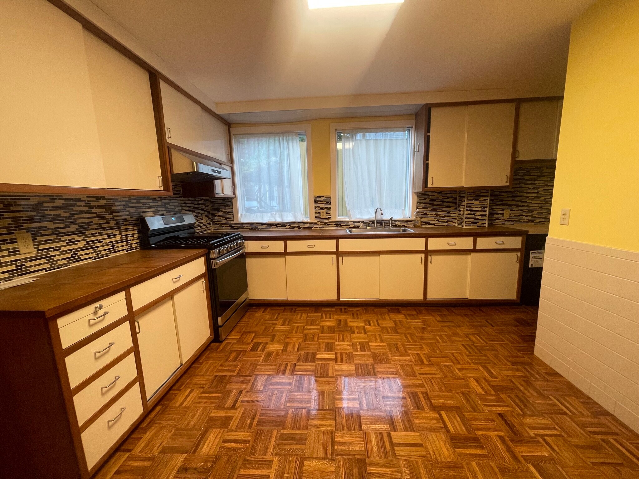 Building Photo - 10 Packard Ave