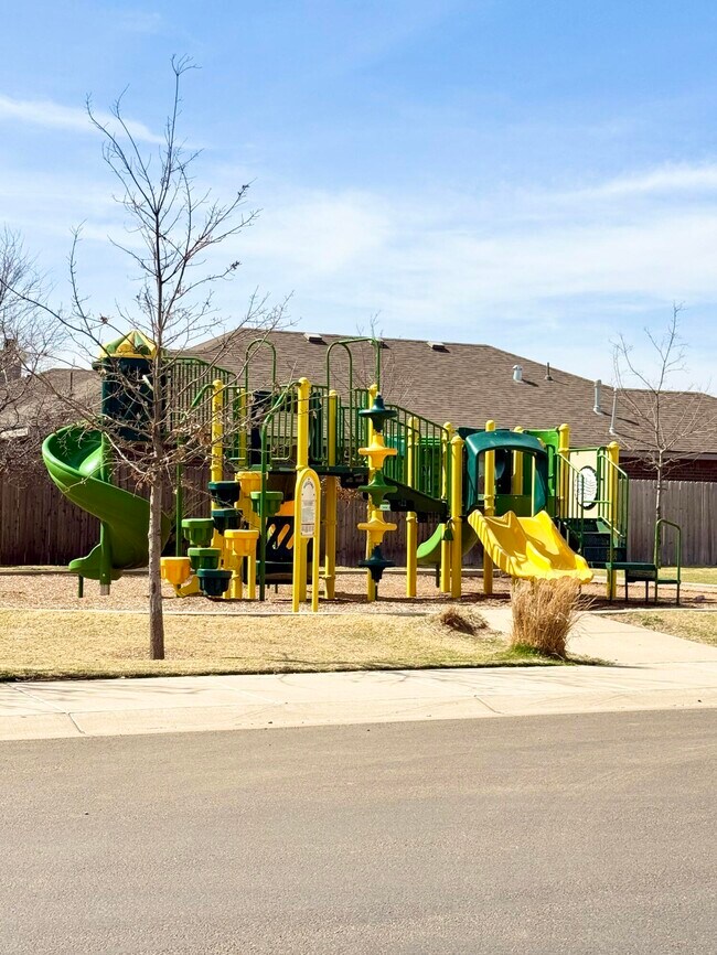 Building Photo - 2145 Kokomo Ave