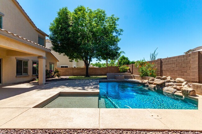 Building Photo - Chandler 4 Bedroom - 2.5 Bathroom with Pri...