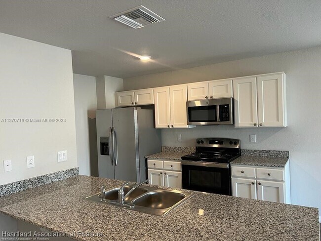 Building Photo - 1452 Stone Ridge Cir