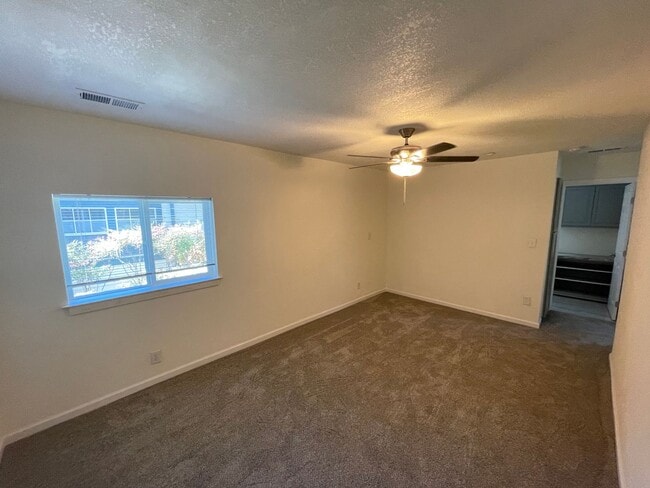 Building Photo - 3 Bed 2 Bath Single Family Home In Concord
