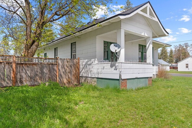 Building Photo - 922 4th St