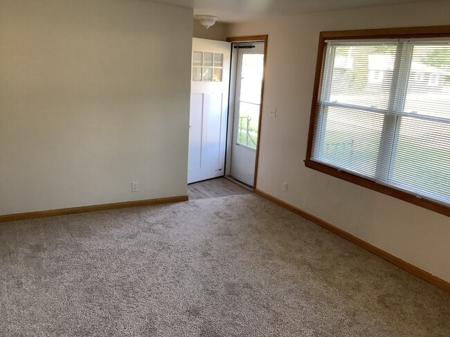 Building Photo - 835 Neufeld St