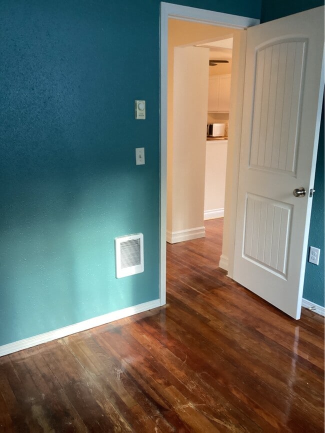 Building Photo - 868 NW 6th St