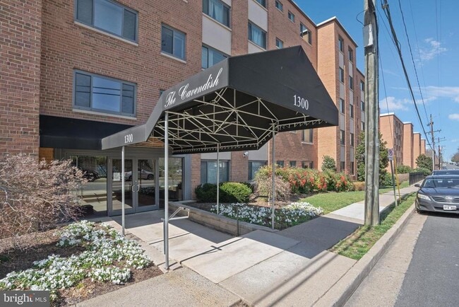 Building Photo - 1300 S Arlington Ridge Rd