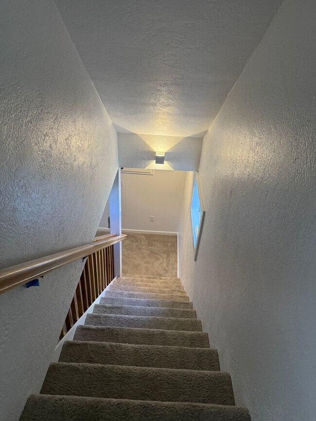 Building Photo - Charming historic home McMinnville 4 bed / 2.5 bath