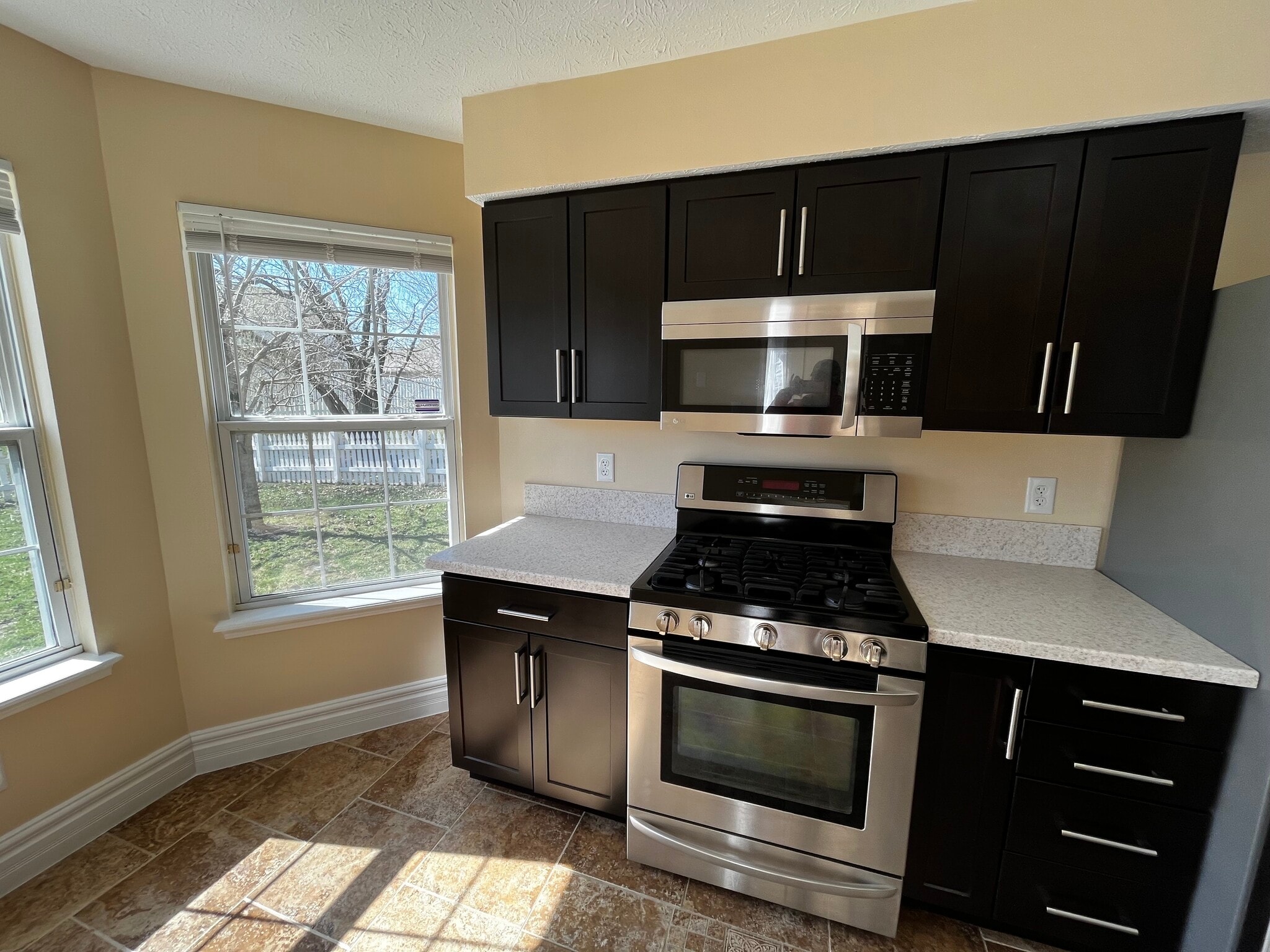 Building Photo - 9240 Crossing Dr