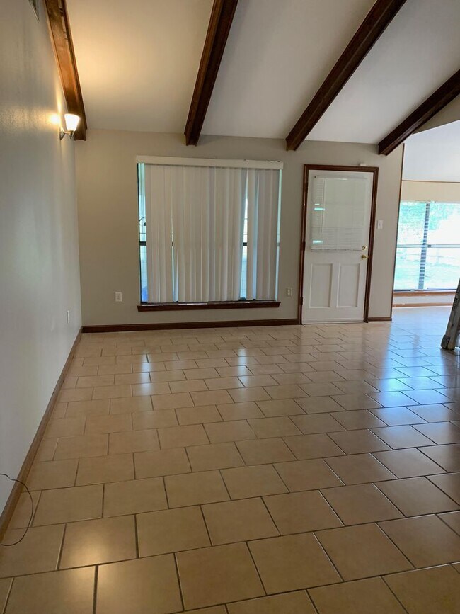 Building Photo - 13431 Briargrove Ave