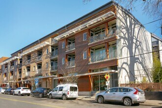 Building Photo - Walkability on Mississippi! With Parking +...