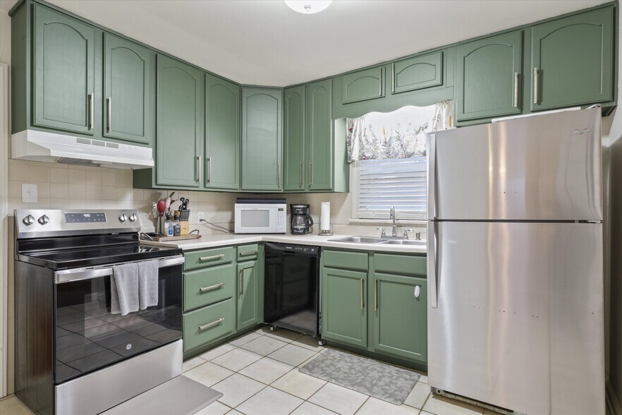 Building Photo - 2414 Fairmont Blvd