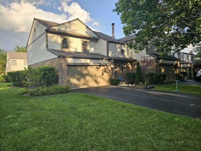 Primary Photo - 7S341 Augusta Ln