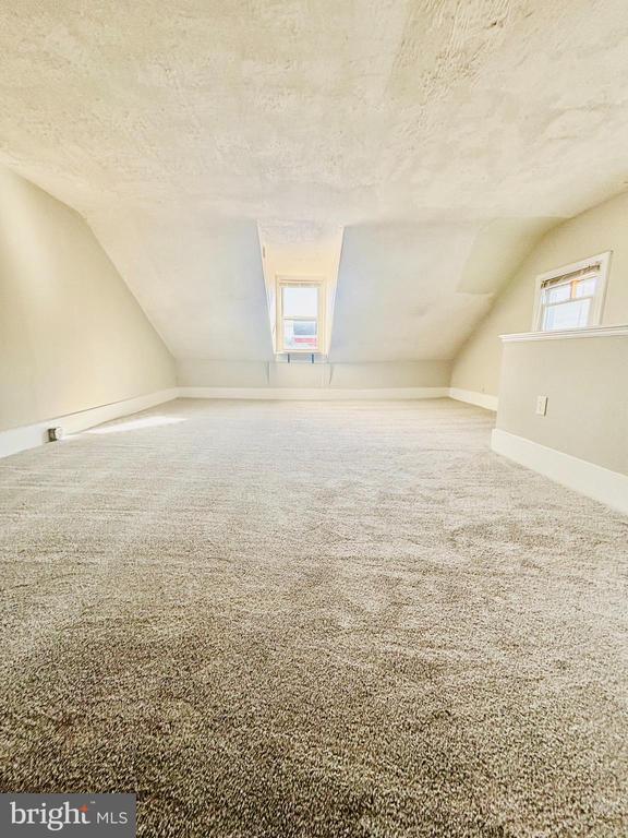 Building Photo - 243 Hall St