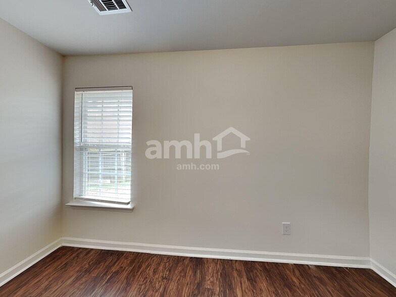 Building Photo - 3009 Rock Springs Rd