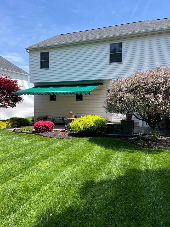 Building Photo - Updated & Landscaped 4 Bedroom, 4 Bath Hom...