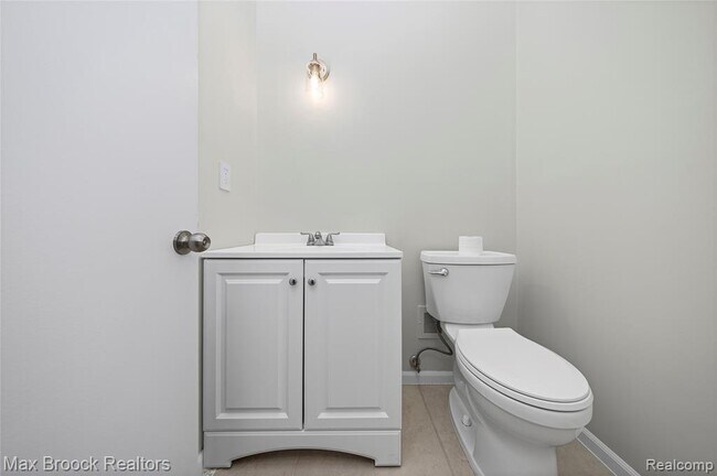 Building Photo - 28977 Lake Park Dr