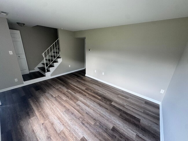 Building Photo - Renovated 2 Bedroom Townhouse East Henrico Area