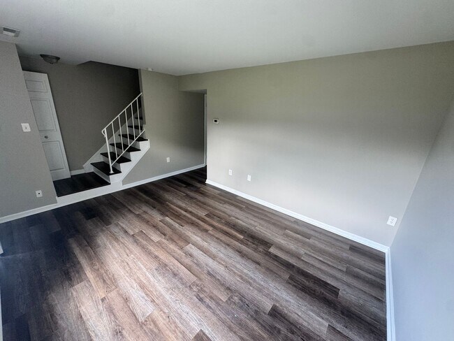 Building Photo - Renovated 2 Bedroom Townhouse East Henrico...