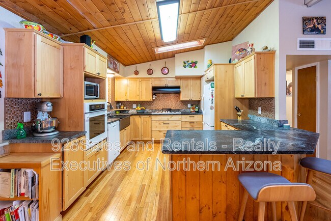 Building Photo - 2304 N Talkington Dr
