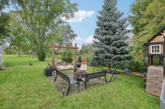 Building Photo - 126 Thomson Ln