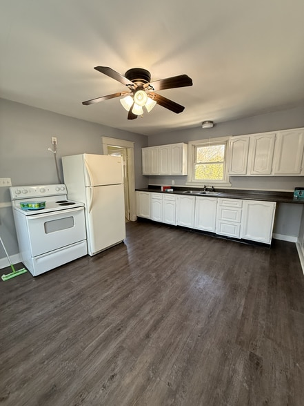 Kitchen - 260 Webster St