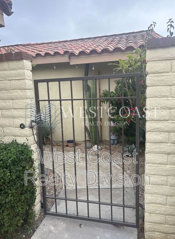 Building Photo - 281 Calle Del Verano