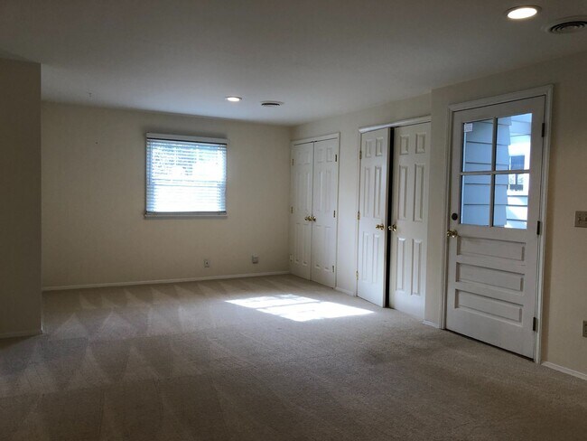 Building Photo - Elegant and Luxury home in Medina, 5 bedro...