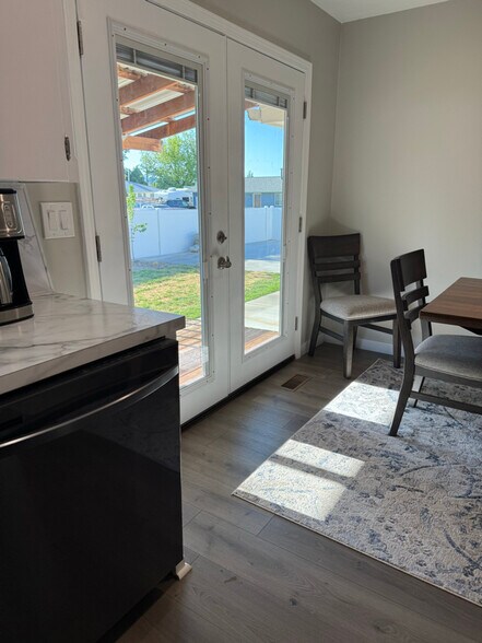 Building Photo - 506-533 33 Rd