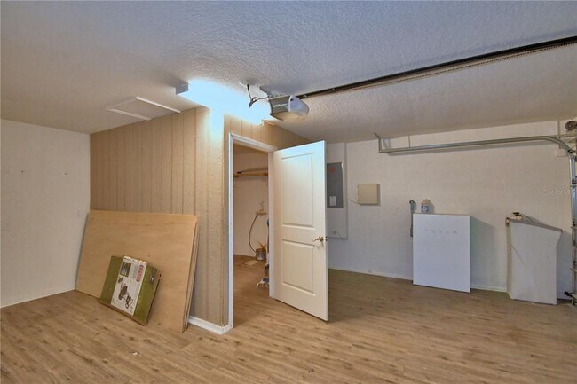 Building Photo - 605 Vittorio Dr