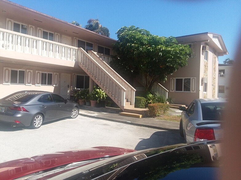 Primary Photo - 7839 N Bayshore Dr