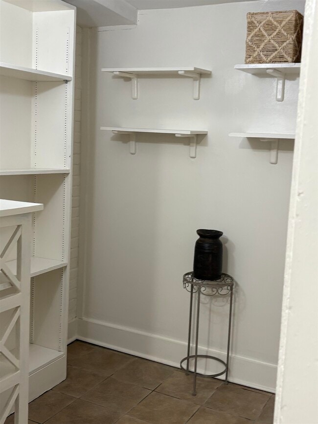 Building Photo - 343 N McLean Blvd