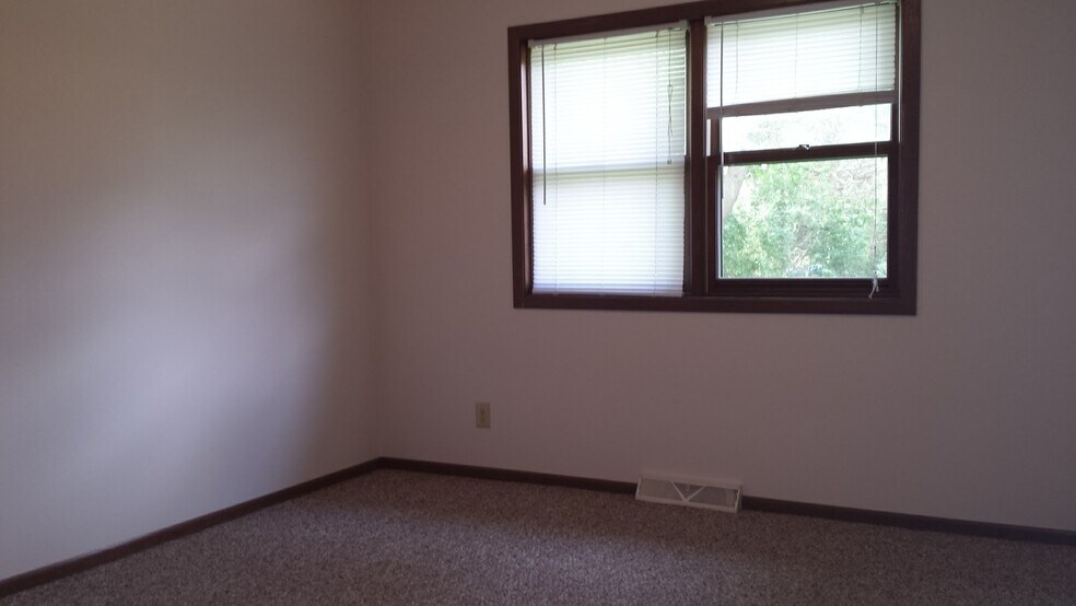 Bedroom - 731 Crawford Dr