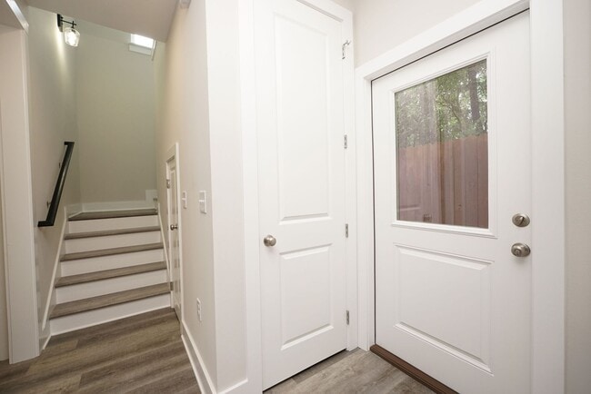 Building Photo - Newer Home in Valparaiso- Close to Eglin AFB