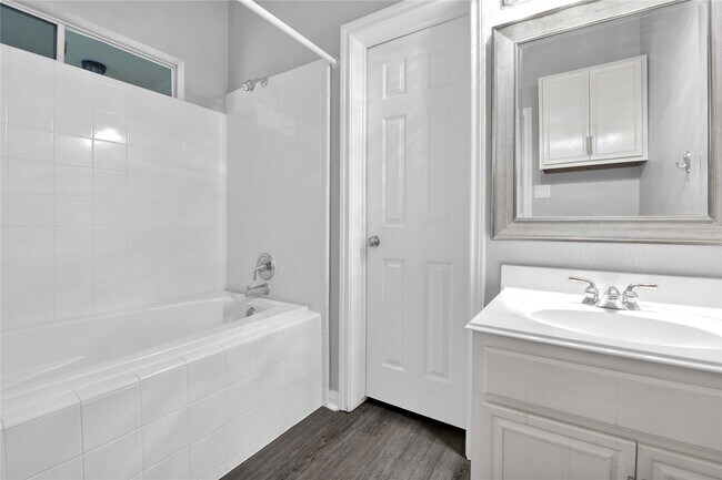 Building Photo - 12565 Melville Dr
