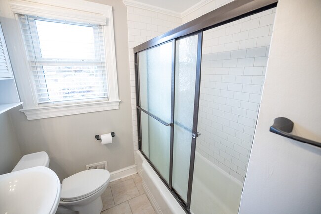 Second floor bathroom - 1210 Mowbray Pl