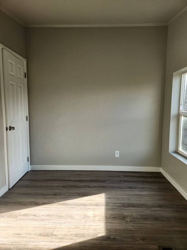 Building Photo - 3-bedroom 2 bath House