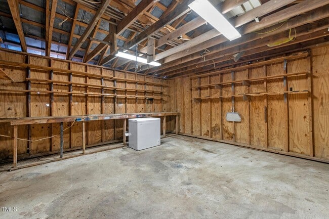 Building Photo - Mini Farm on 2 acres